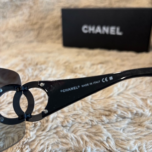CHANEL 4124 Black Sunglasses with Case - Picture 5 of 15